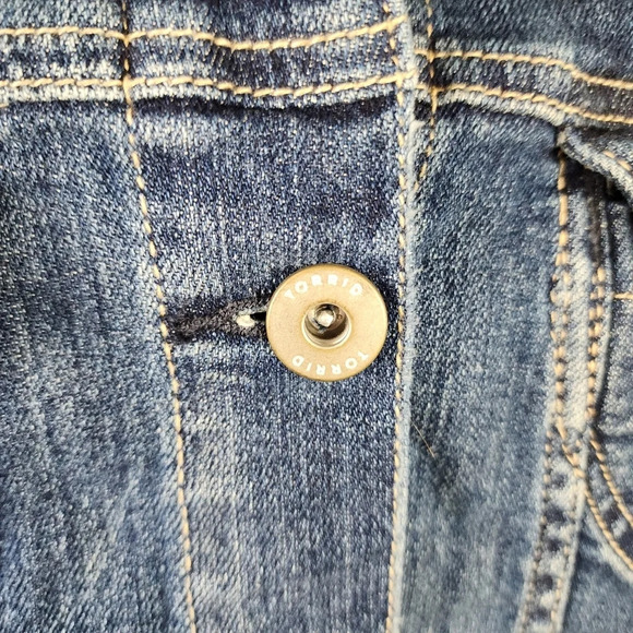 Torrid Denim Vest Button Front Flap Chest Pockets Stretch Medium  Blue Size 3 - Picture 5 of 13